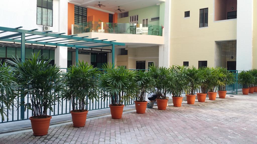 Baguss Hotel And Serviced Apartment ยะโฮร์บาห์รู ภายนอก รูปภาพ