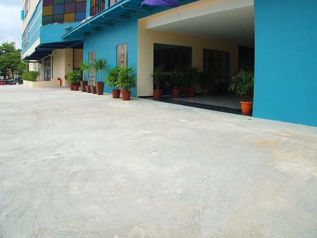 Baguss Hotel And Serviced Apartment ยะโฮร์บาห์รู ภายนอก รูปภาพ