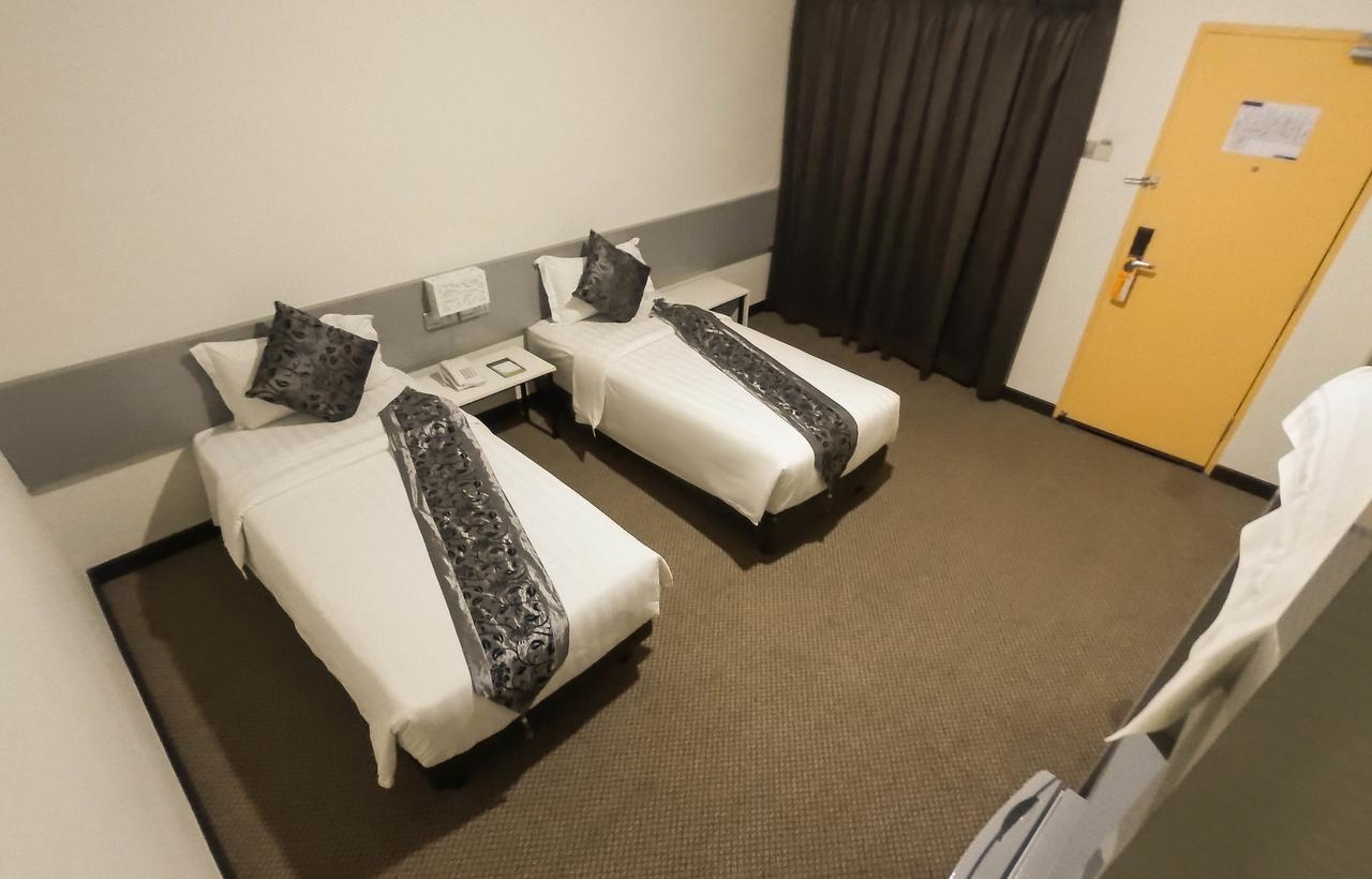 Baguss Hotel And Serviced Apartment ยะโฮร์บาห์รู ภายนอก รูปภาพ